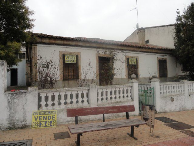 Casa con nave en venta en Villamayor